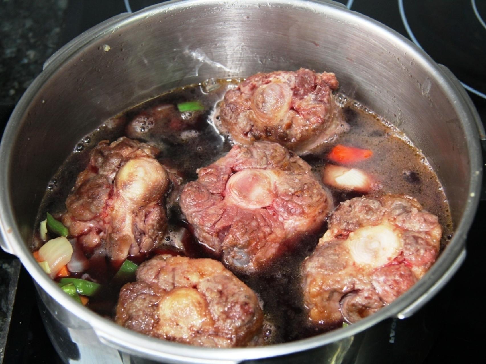 Rabo De Ternera Guisado Al Vino Tinto