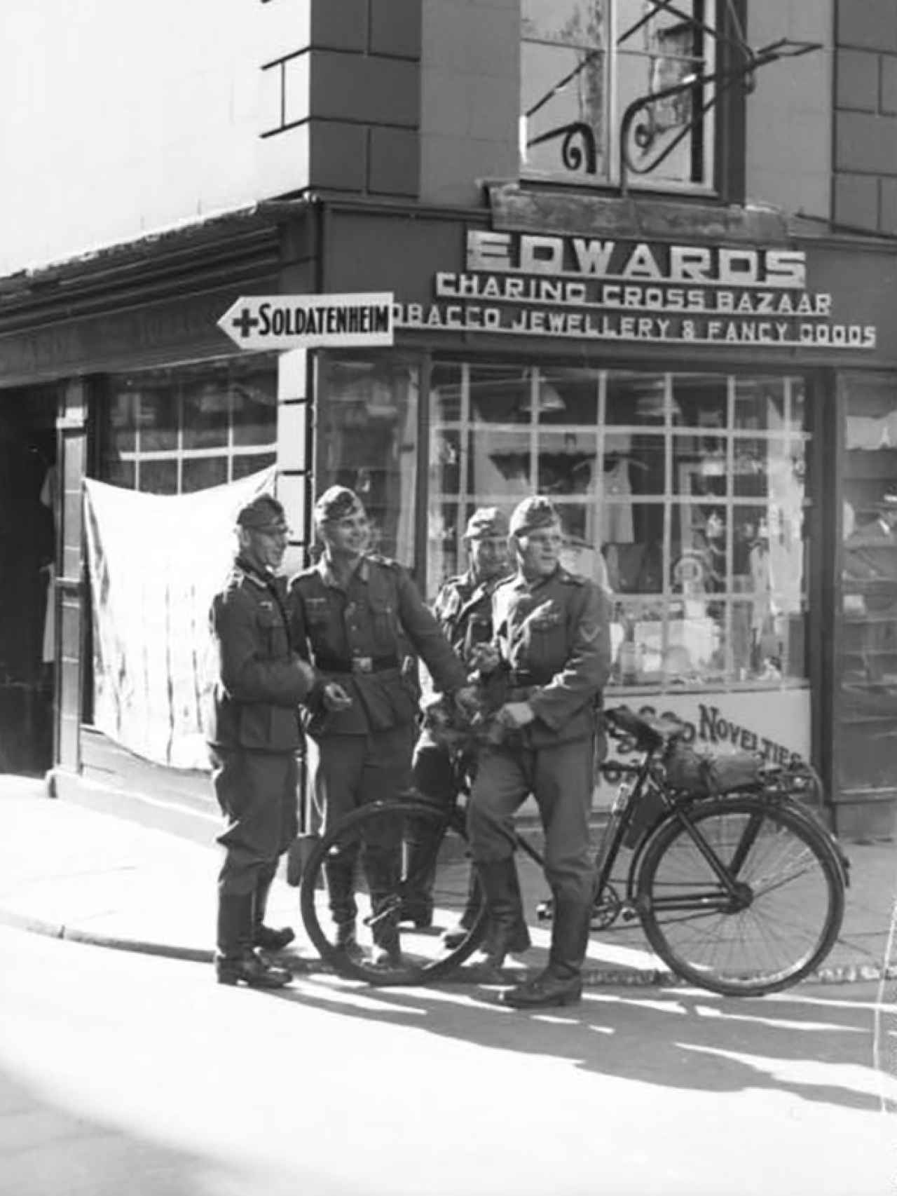 Soldados nazis en la isla de Jersey, durante la ocupación.