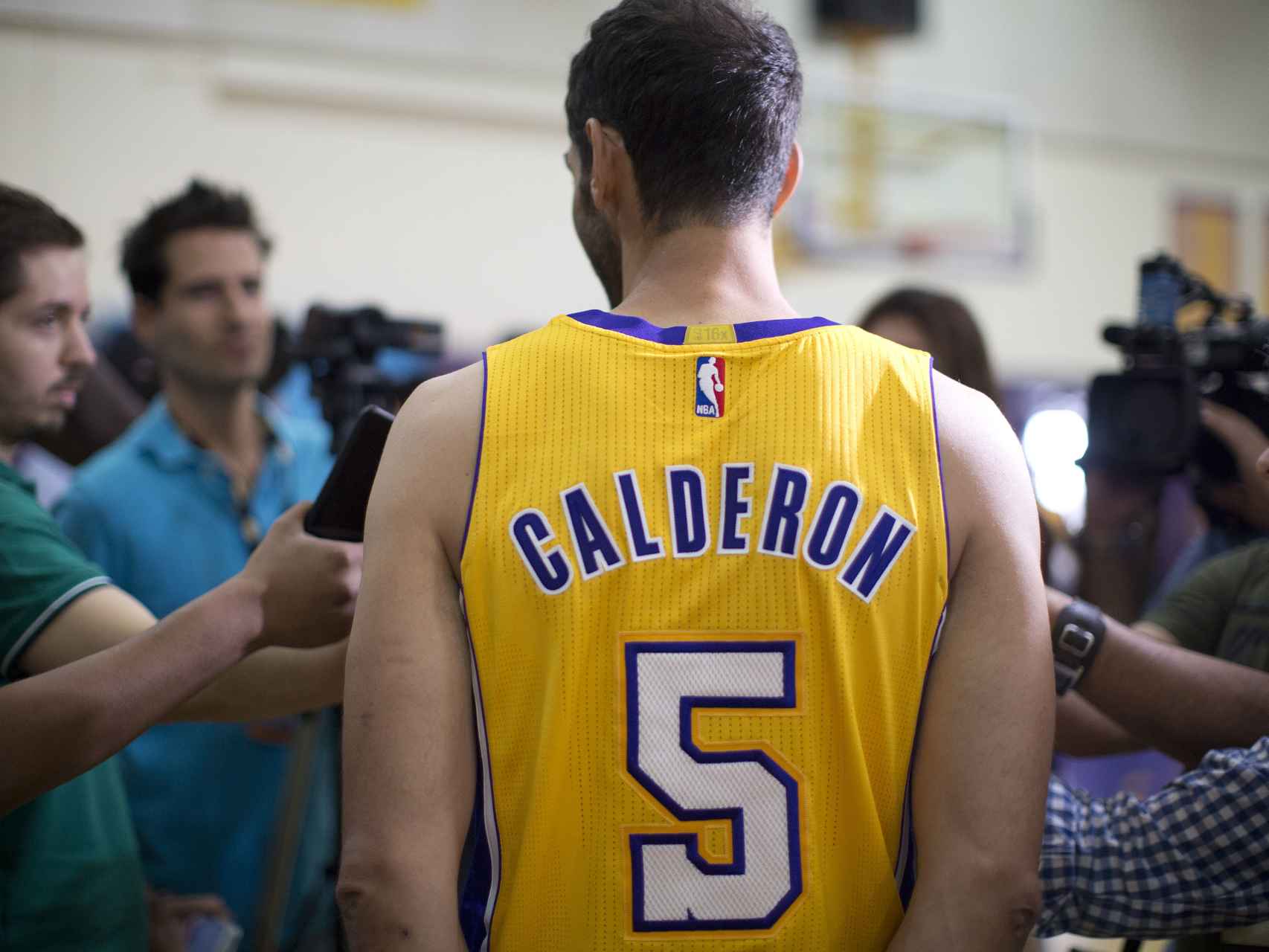 Calderón llevará el número cinco en los Lakers. / Efe