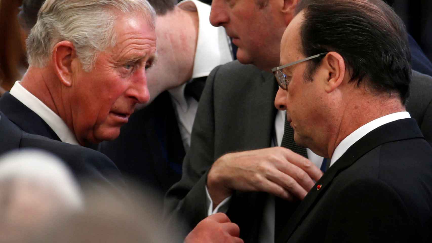 El príncipe Carlos de Inglaterra y François Hollande también han querido mostrar su respeto por Simón Peres en Jerusalén. Imagen: Baz Ratner/ Reuters