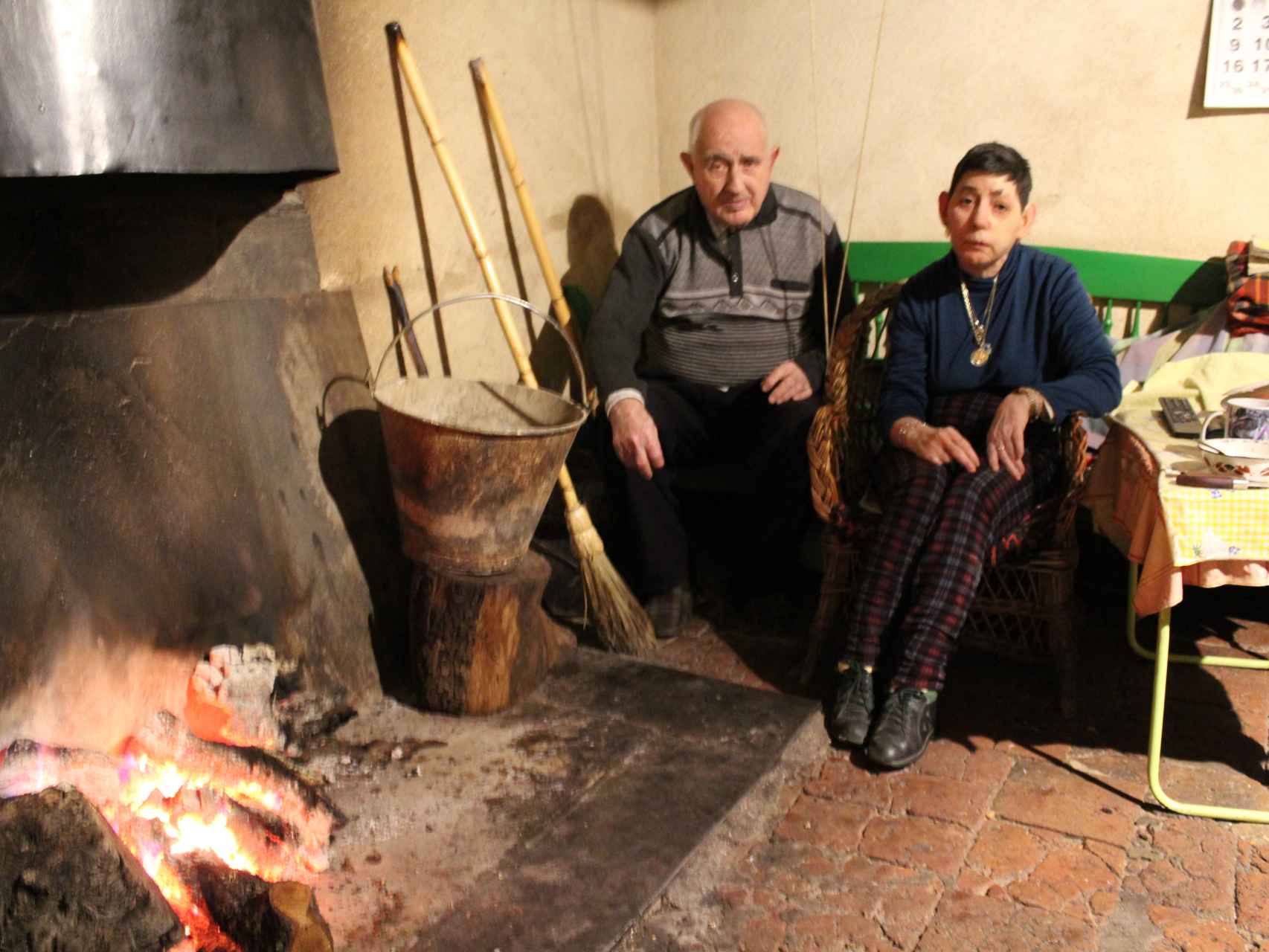 Felipe y Carmen llevan casi tres décadas sin acceso a agua en casa.