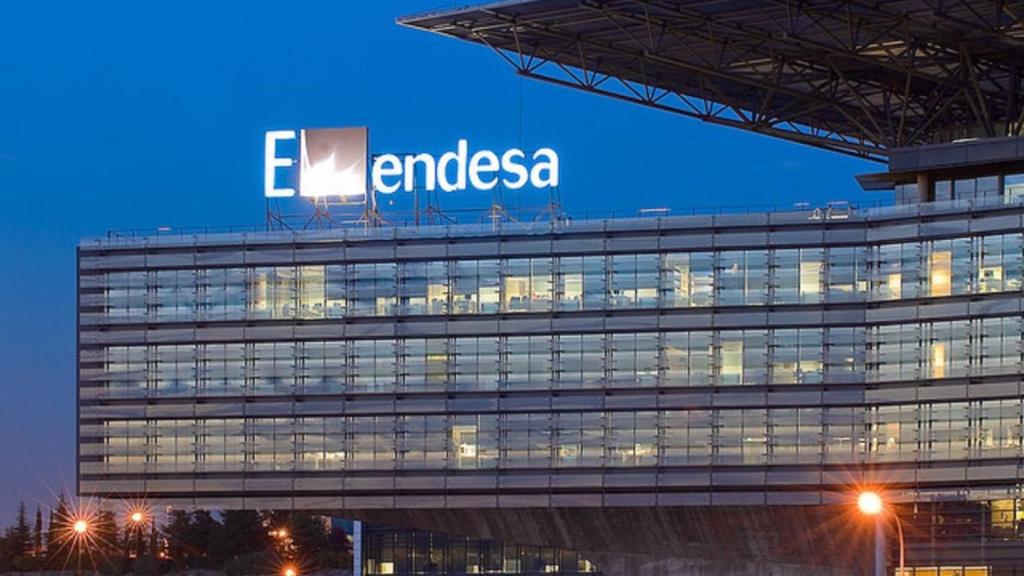 Endesa Dispara Un Su Beneficio Hasta Millones Pero Cede Un