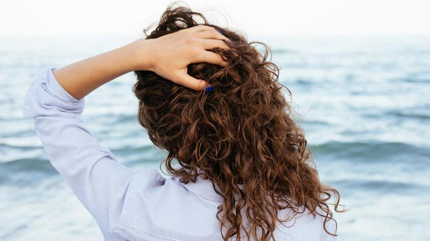 Cómo mantener tu cabello hidratado este verano productos y tratamientos