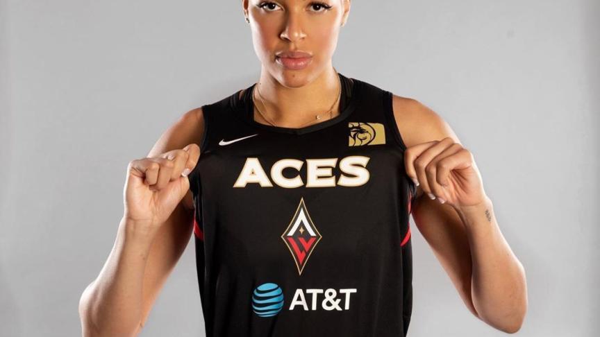 Liz Cambage P Vot De La Wnba Se Desnuda En Playboy