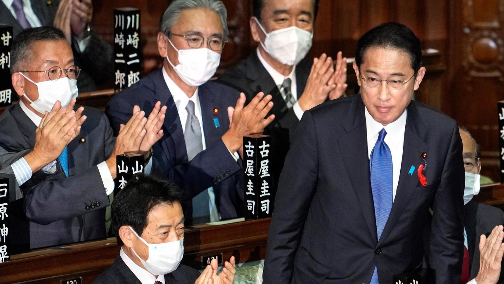 Fumio Kishida investido primer ministro de Japón nombra a 13