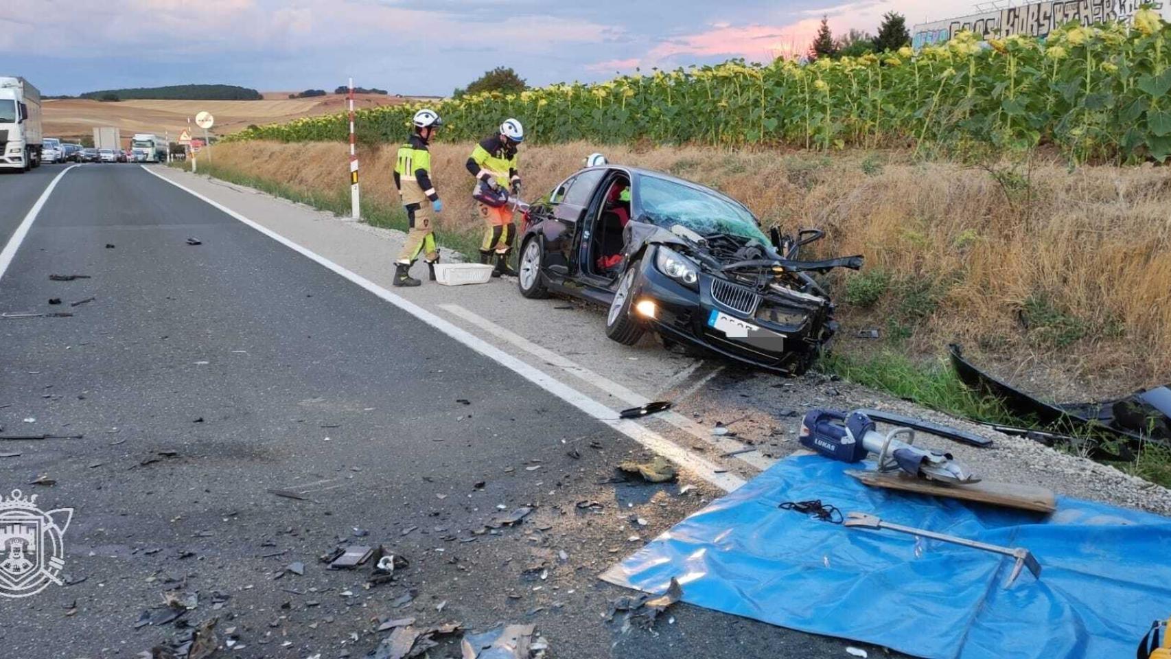 Un muerto y dos heridos leves tras una colisión frontal entre dos