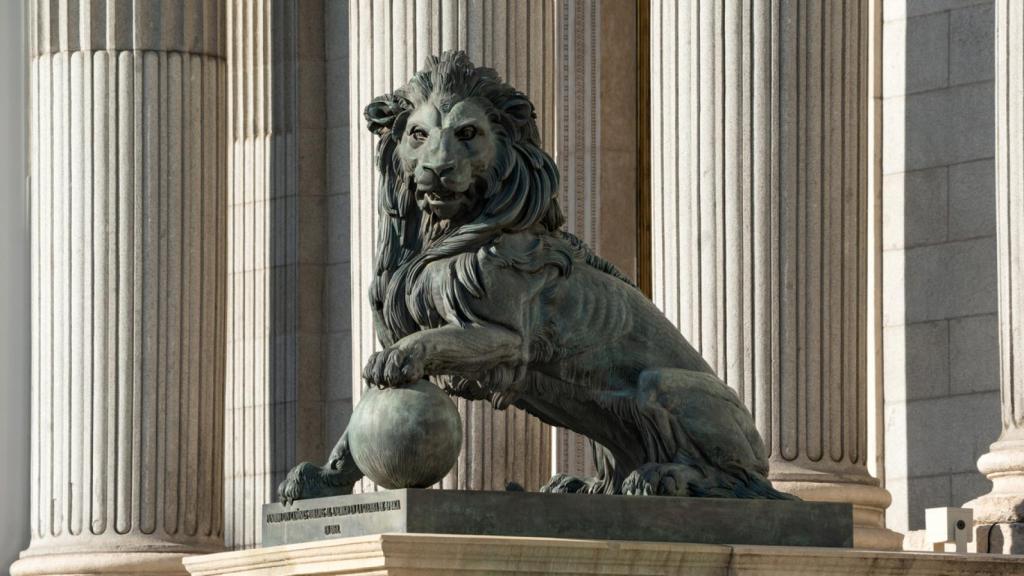 Sabes cuál es el nombre de los leones del Congreso de los Diputados