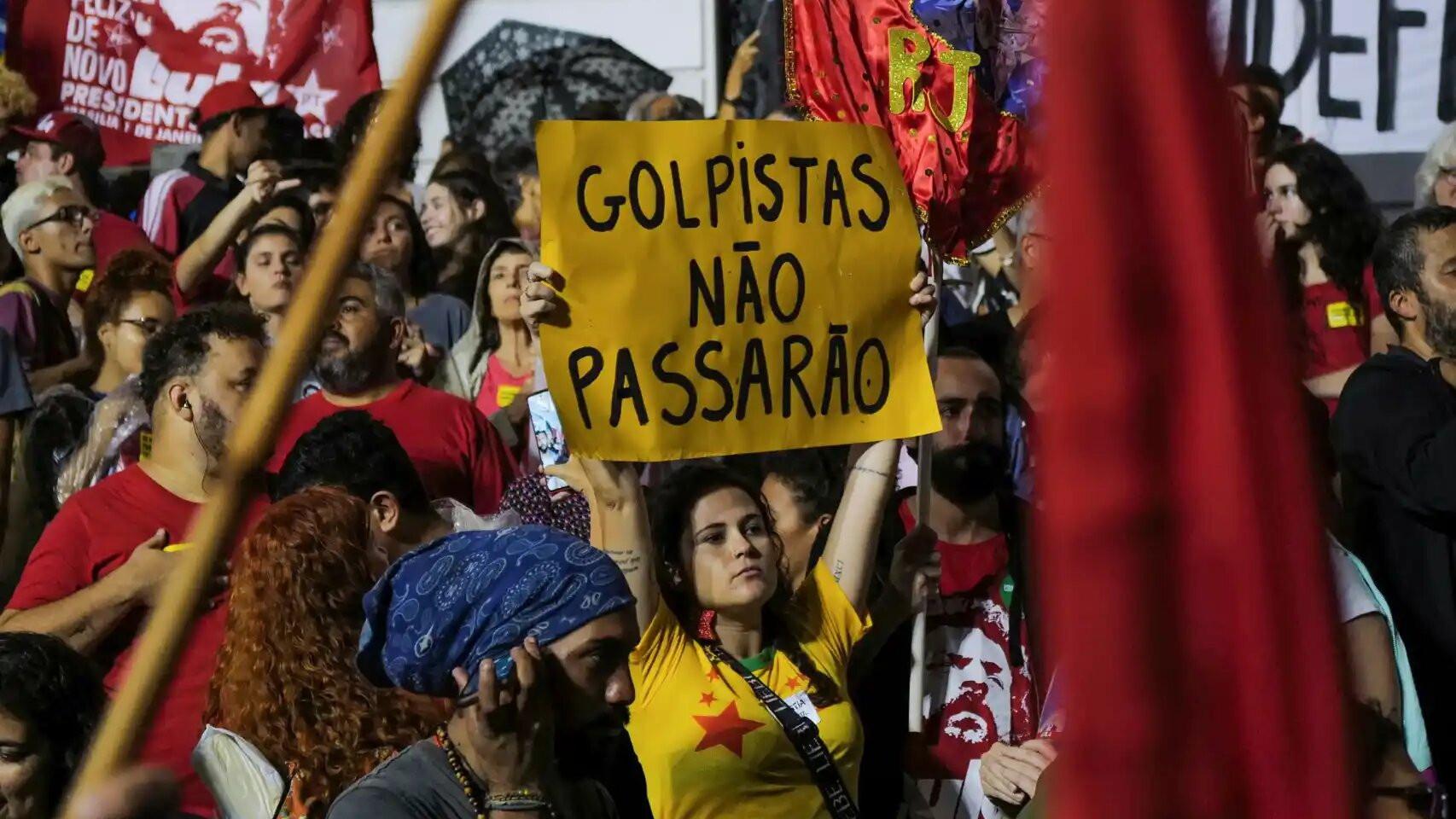 Miles De Personas Se Manifiestan En Brasil Por La Democracia C Rcel