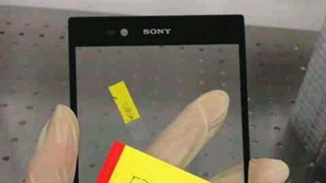 Las casi siete pulgadas del nuevo smartphone de Sony nos hace preguntarnos quién la tiene mas grande