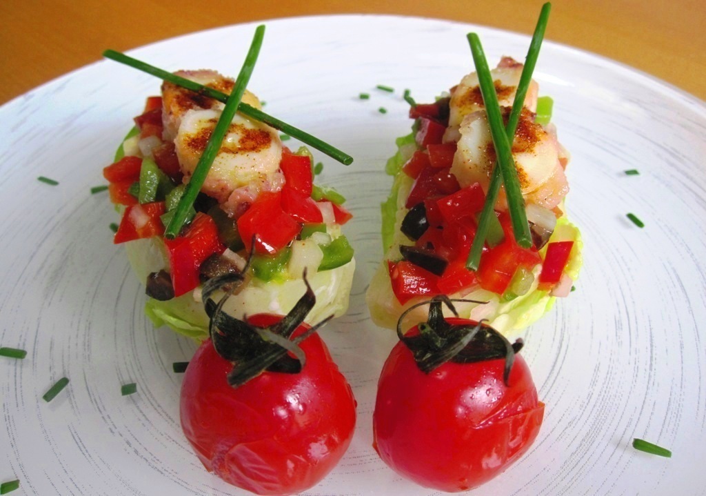 Ensalada de cogollos, pulpo y tomates cherry 0