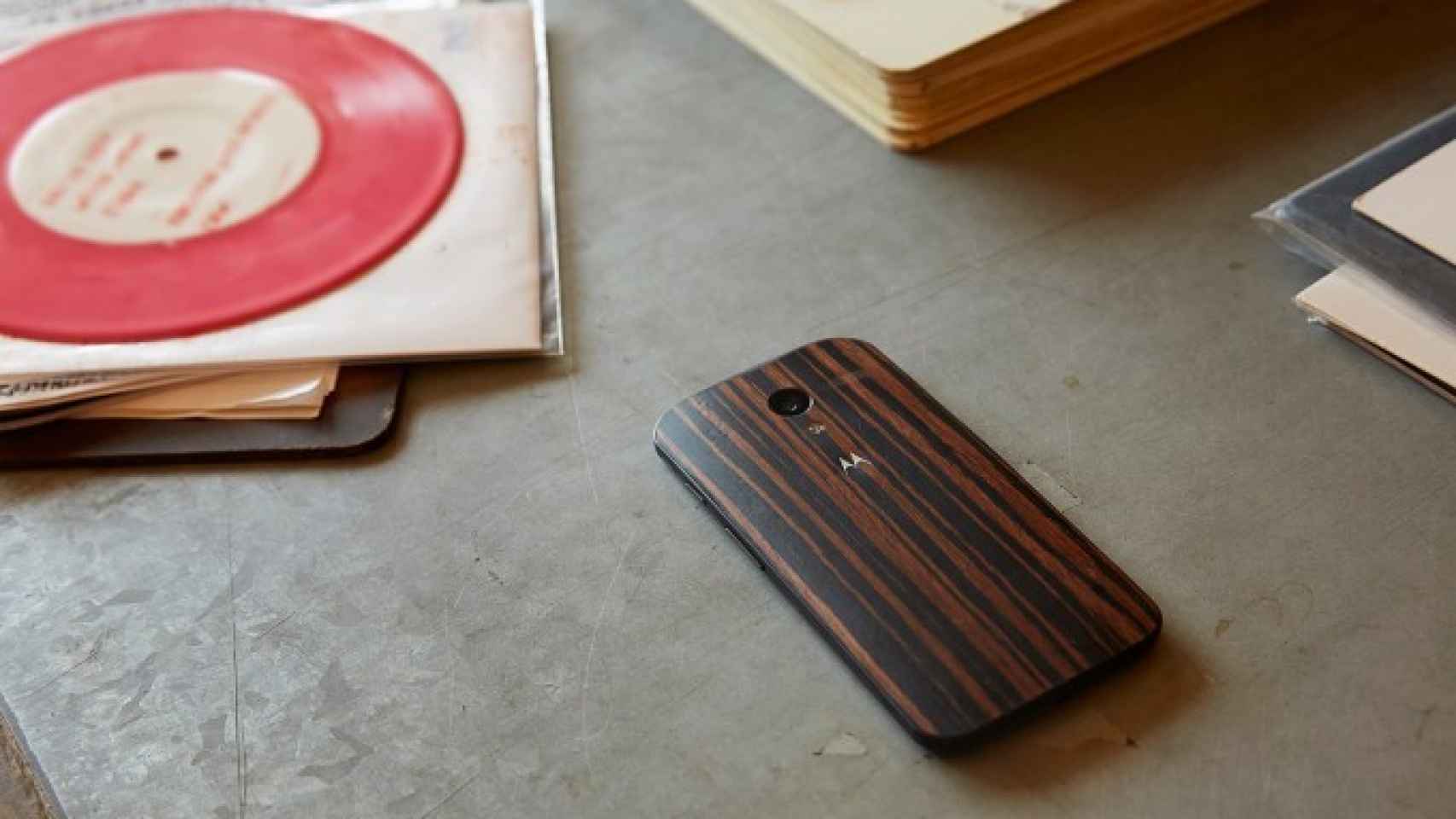 Motorola Moto X con dos nuevos acabados en madera y bajada de precios