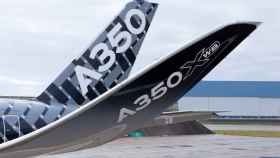 Un modelo A350 de Airbus.