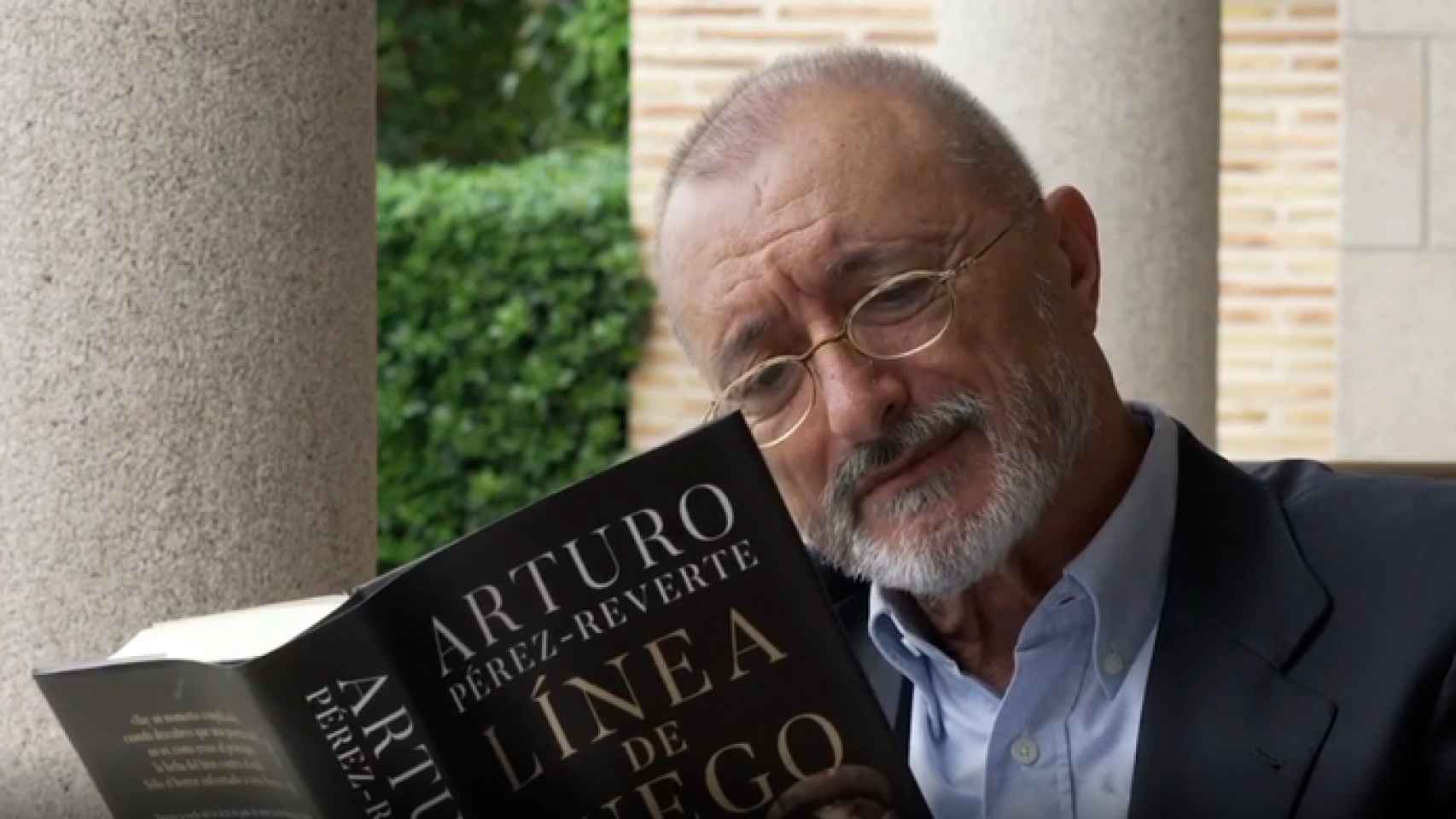 Los resúmenes de los libros de Arturo Pérez-Reverte < Tu Novela