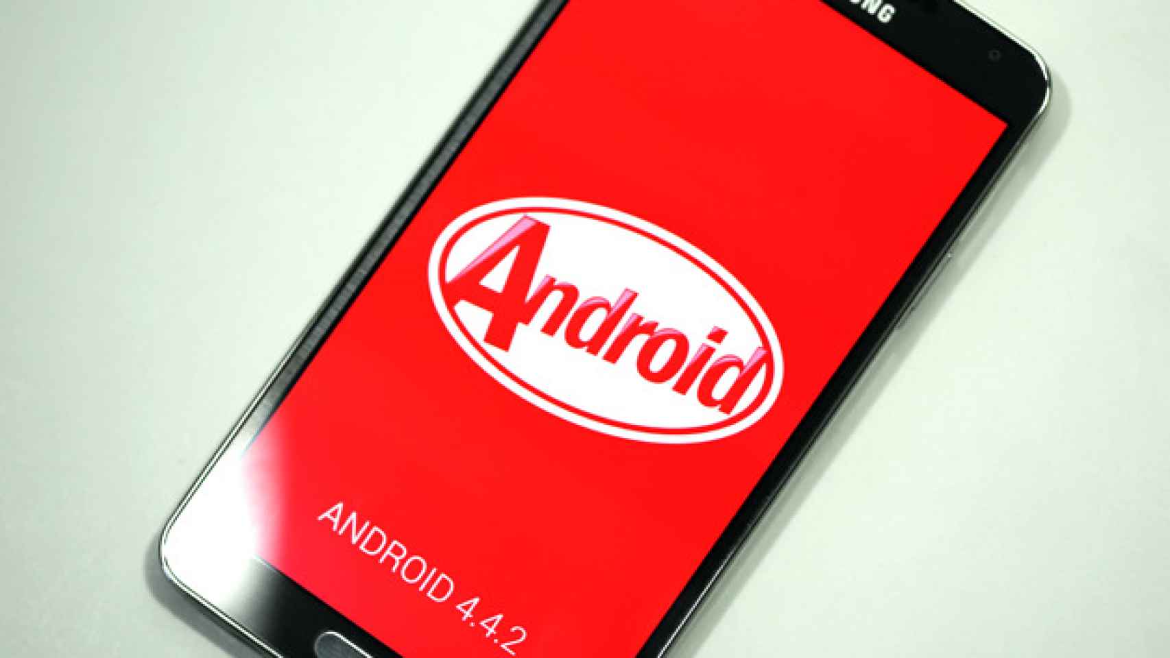 Android KitKat en Samsung se parecerá más a Android Stock. Así es la barra de estado Touchwiz