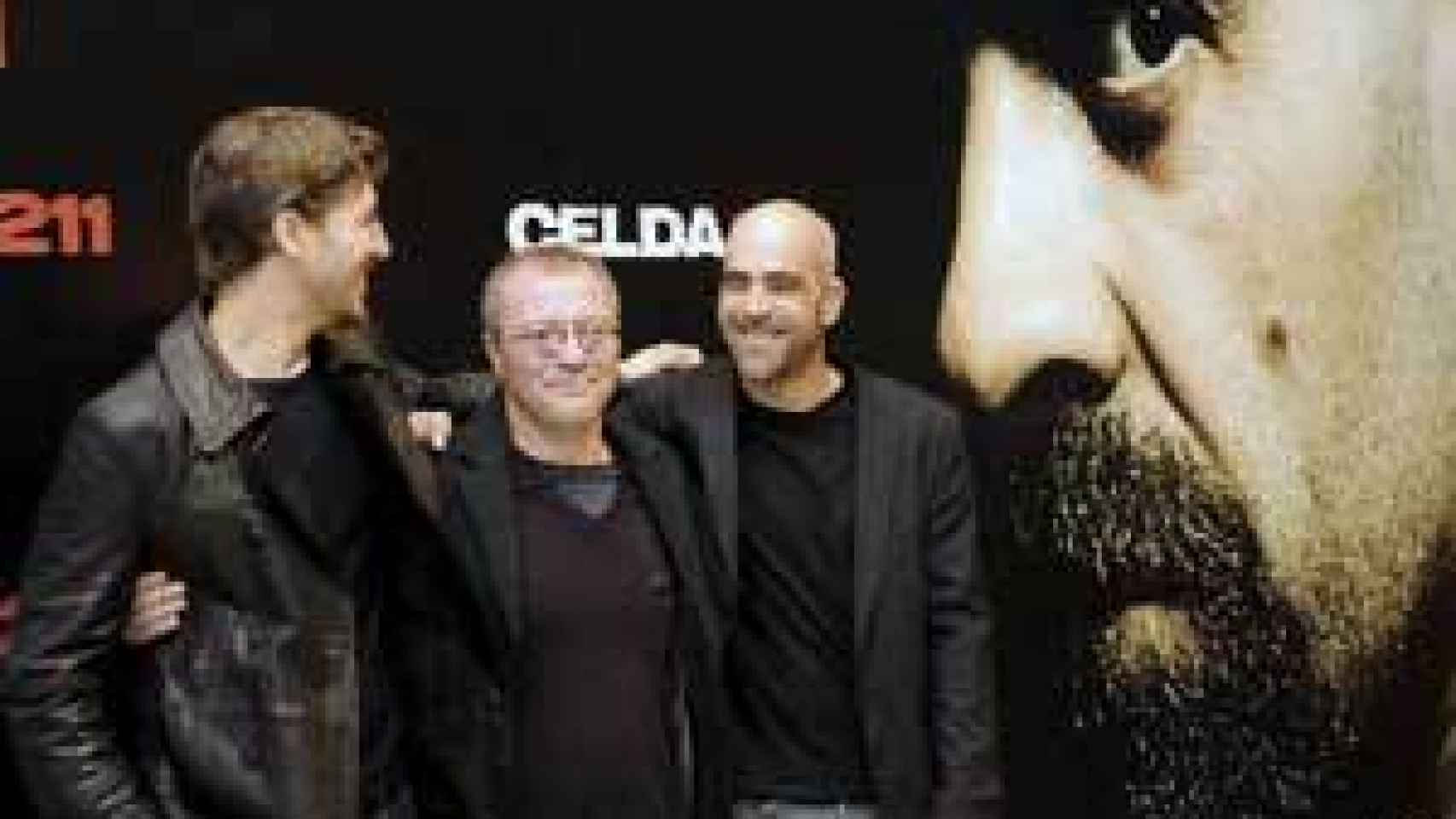 Daniel Monzón, entre Alberto Ammann y Luis Tosar, los protagonistas de 'Celda 211'. Foto: EFE