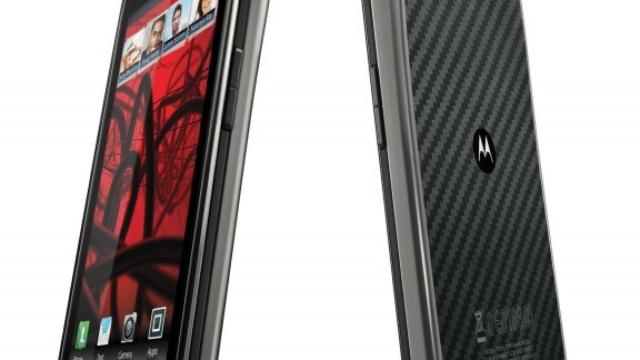 Motorola Razr MAXX llega a España con Yoigo: Batería de 3300mAh en 8mm de grosor