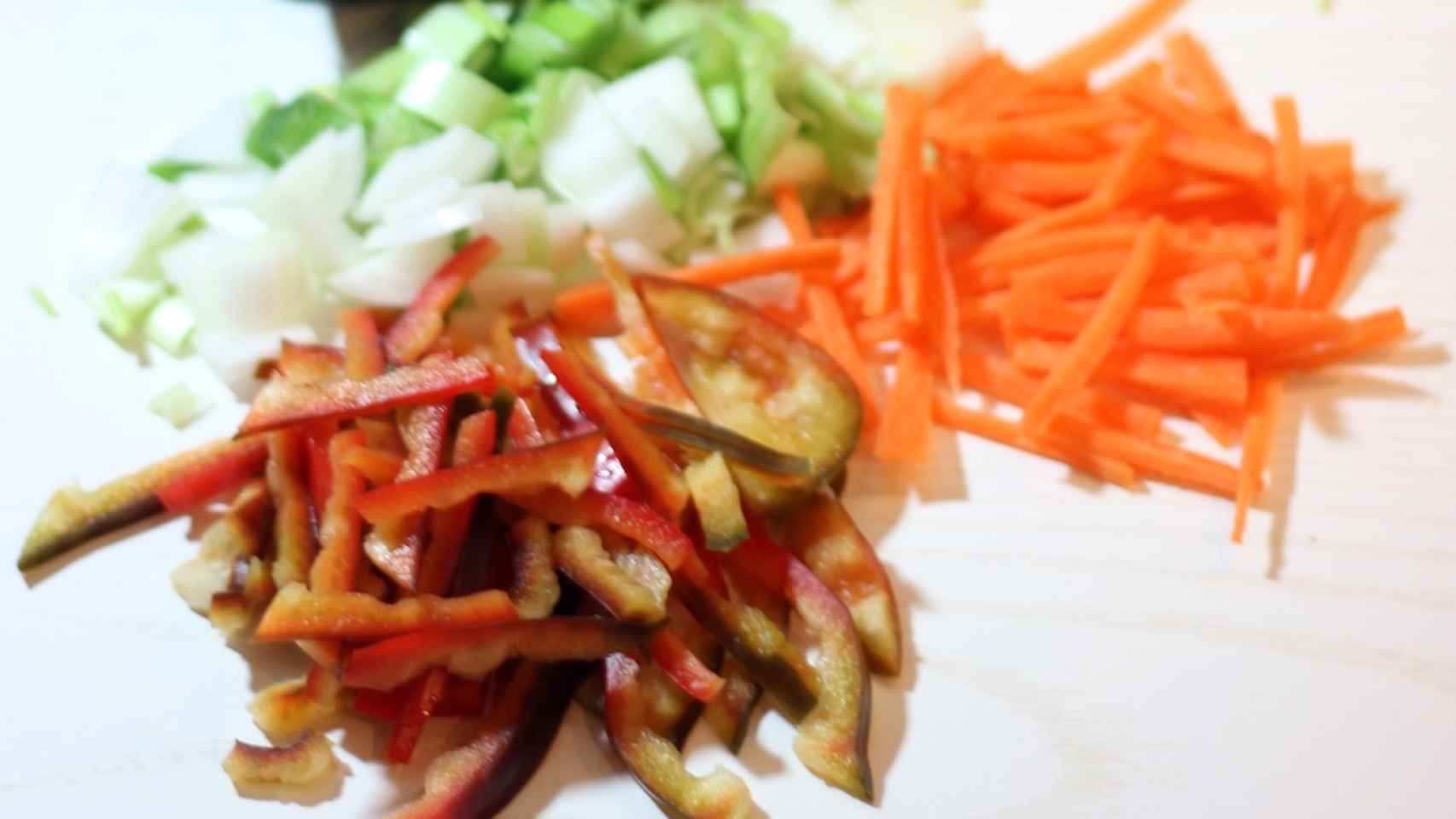 Tallarines chinos con pollo y verduras en 5 minutos