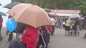 Image: Jueves en la Feria: Leer bajo el paraguas