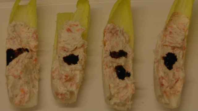 Endibias con crema de salmón y mascarpone
