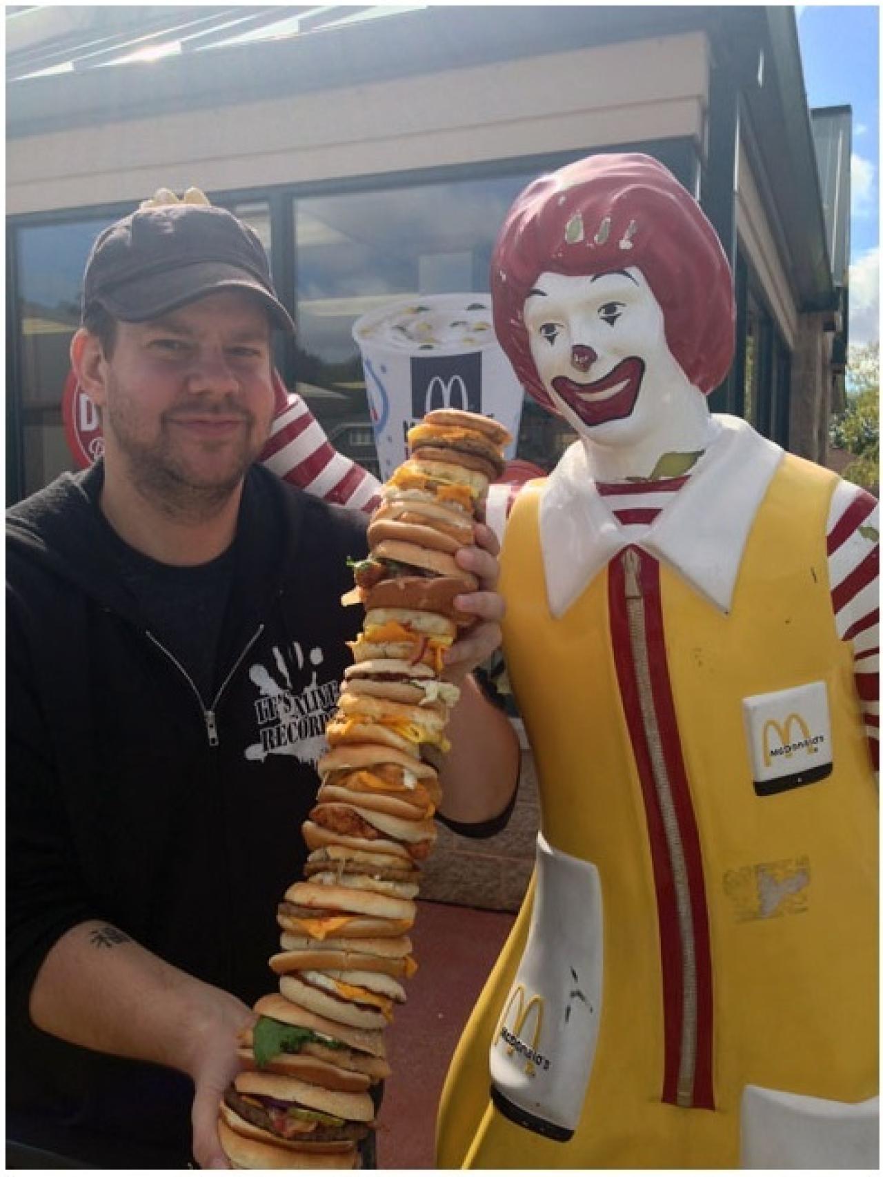 The Mceverything Una Megahamburguesa Hecha Con 43 Hamburguesas Del Mcdonalds