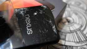 Cambiar la parte trasera del Nexus 4 cuesta 150€, pero también los repuestos están agotados