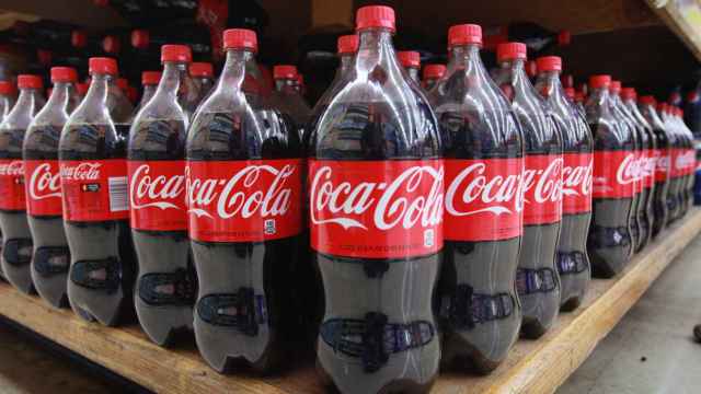 Varias botellas de Coca-Cola en una imagen de archivo.