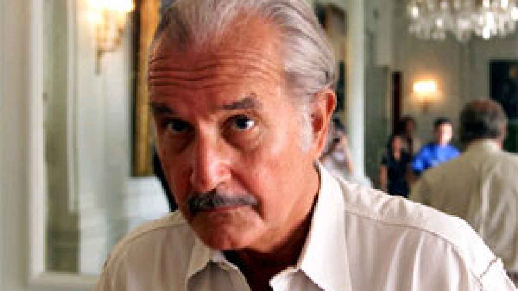 Image: Carlos Fuentes: Seguir escribiendo me da la vida