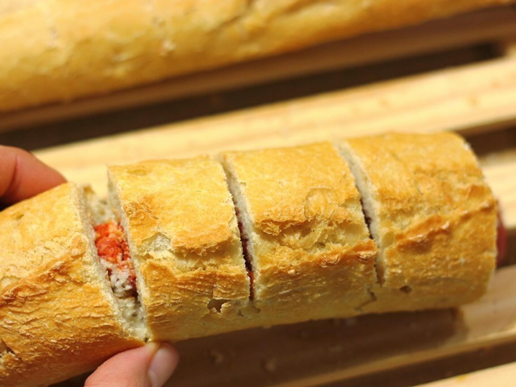 Barra de pan rellena de chistorra, receta rápida