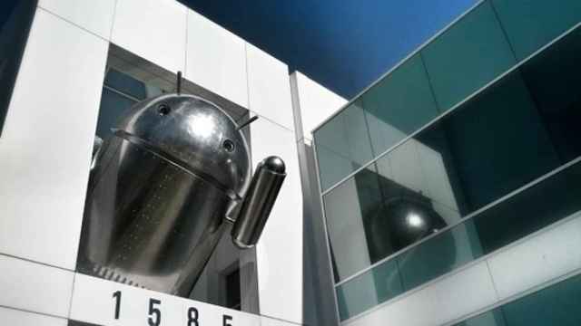 Android cromado: Nueva estatua en Googleplex que puede significar muchas cosas