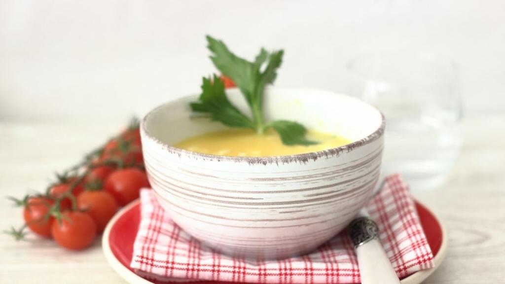 Receta de sopa en dos minutos con un ingrediente que siempre tienes