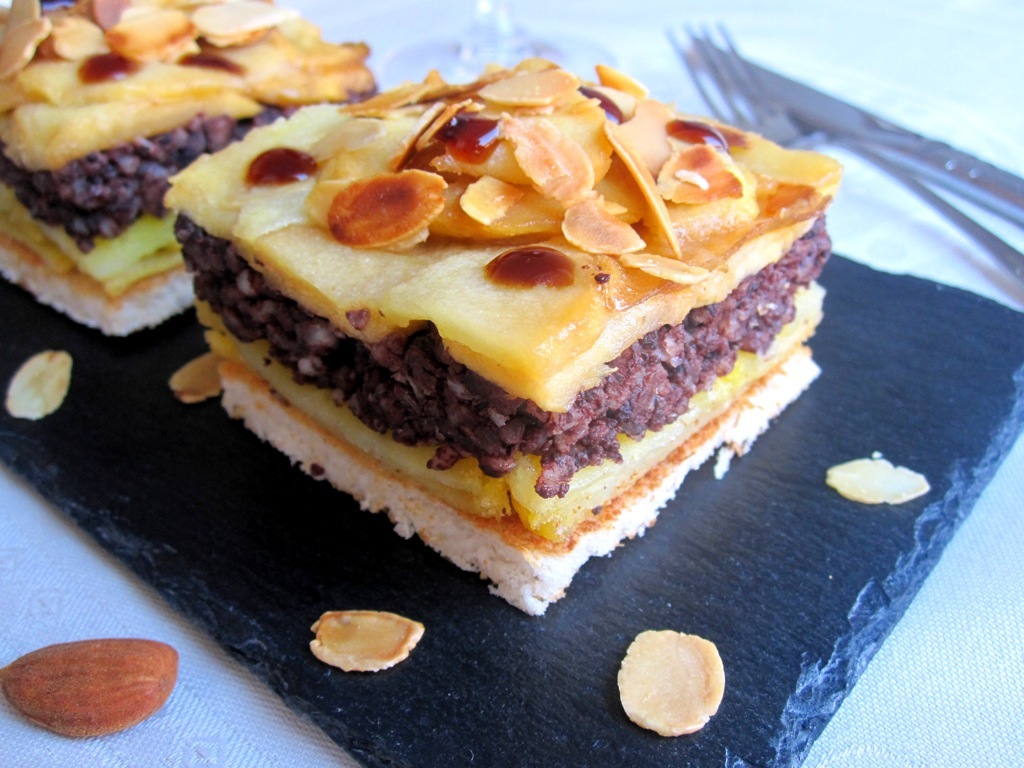 TIMBAL DE MORCILLA, PATATA Y MANZANA CARAMELIZADA 16