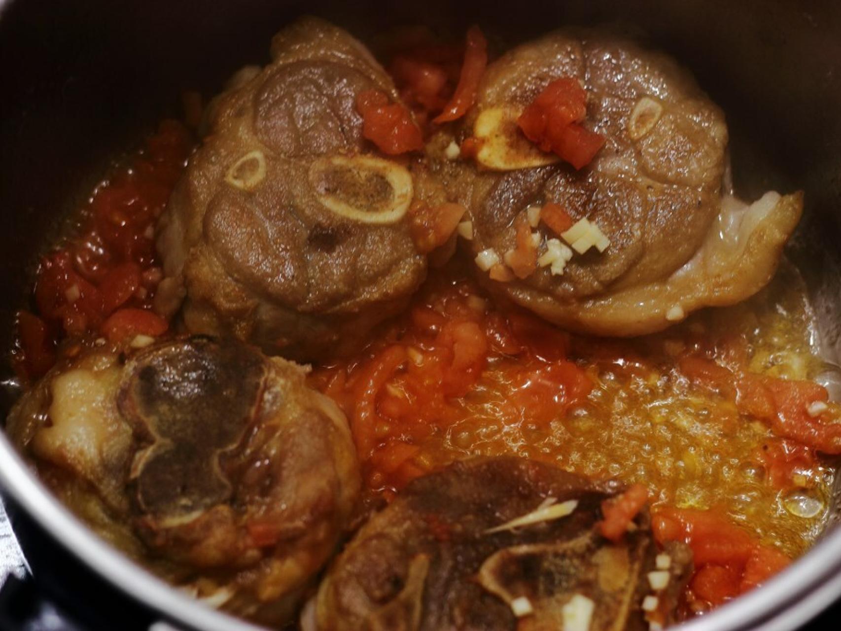 Ossobuco de cerdo en salsa, receta fácil paso a paso