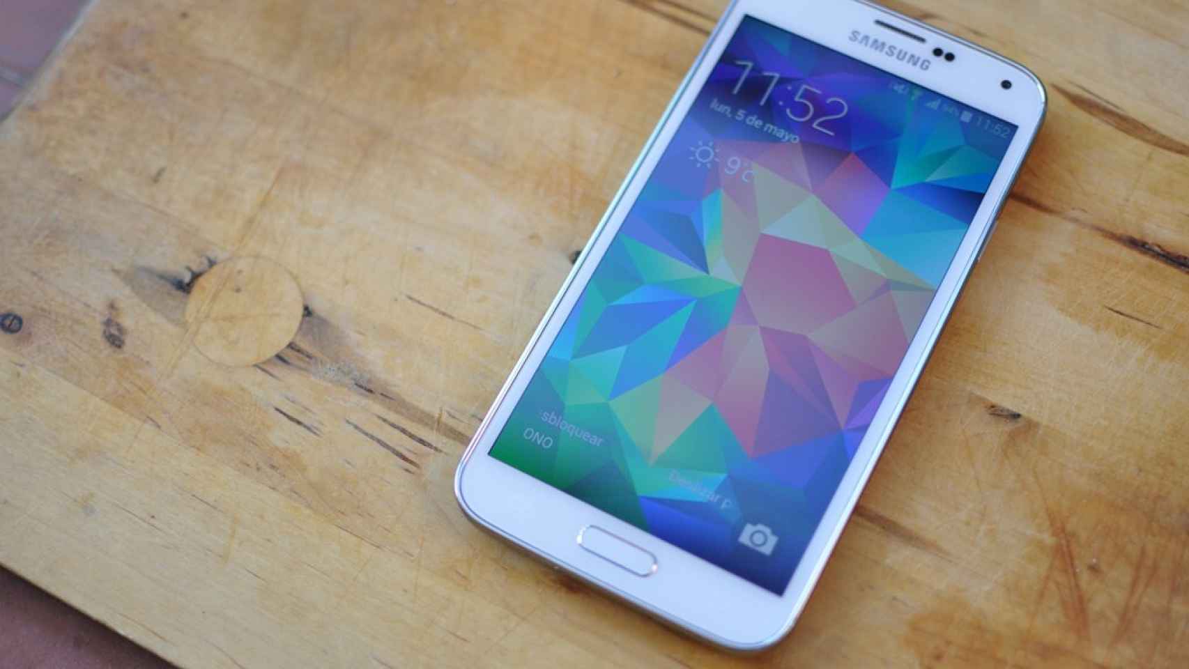 Samsung Galaxy S5 recibe su primera actualización para mejorar el sensor de huellas y la cámara