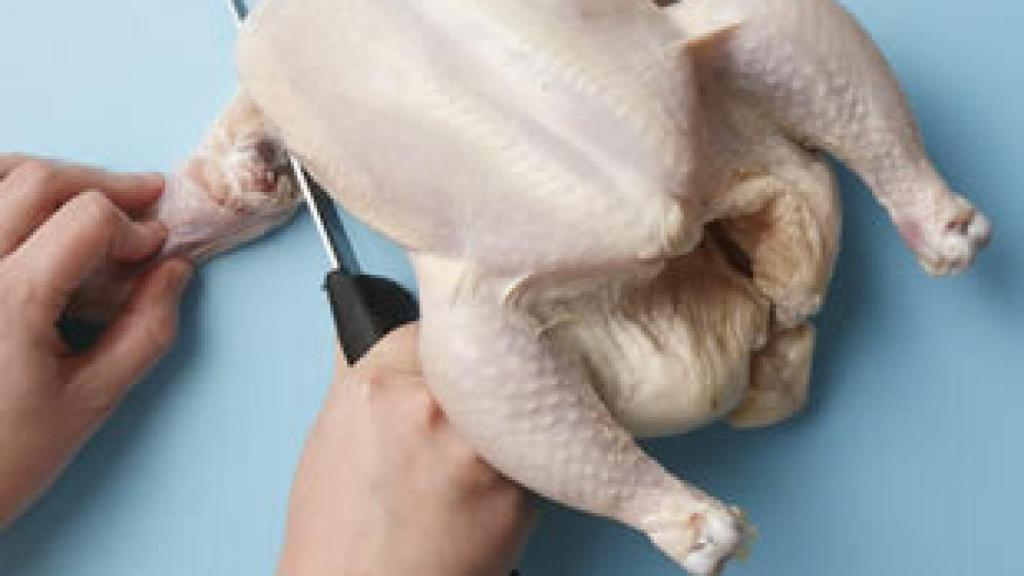 Cómo cortar un pollo entero en 5 minutos