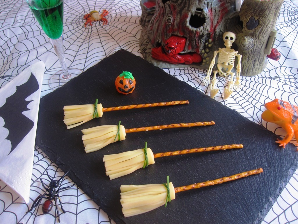 Atlas tenedor fuego Escobas de bruja saladas y dulces, receta de Halloween