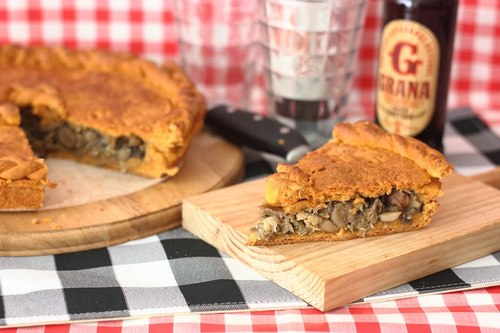 Empanada de pollo con setas y berenjena