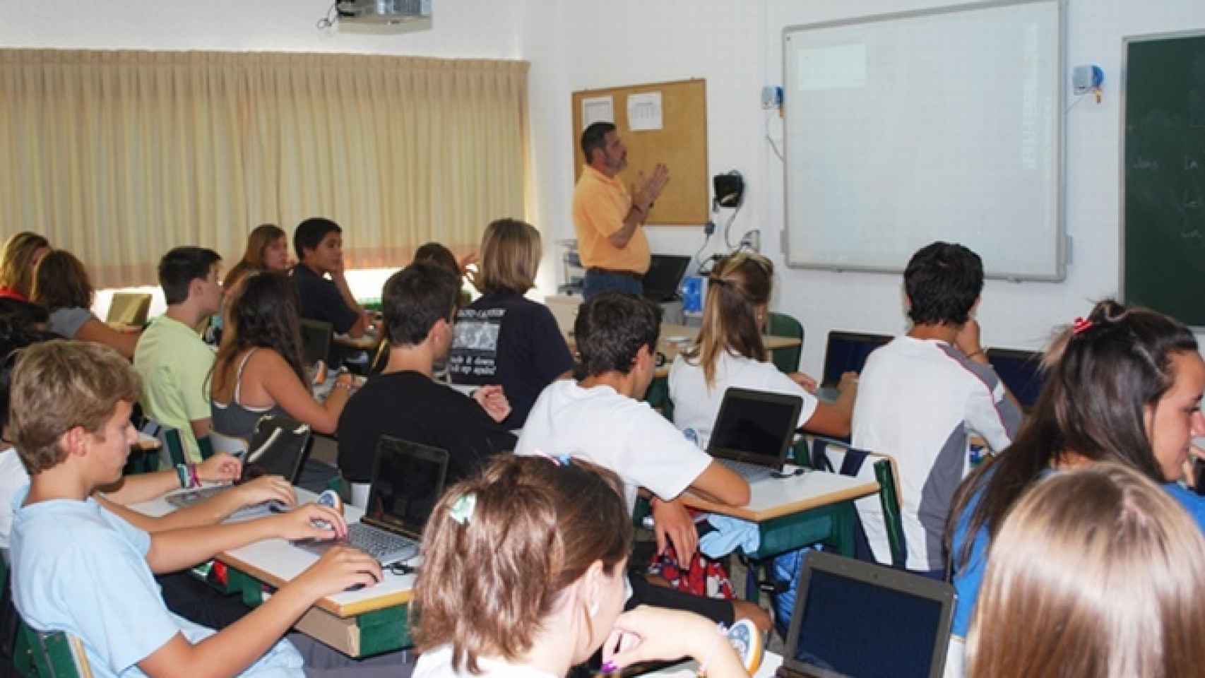 ordenadores en un aula.