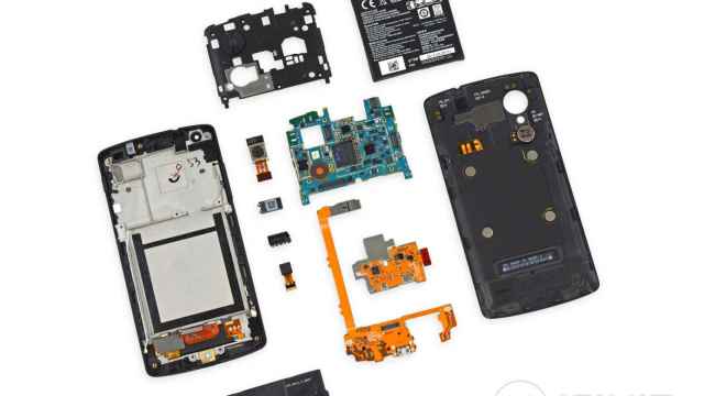 Nexus 5: Descubre su interior y sus componentes con todo detalle en el despiece de iFixit