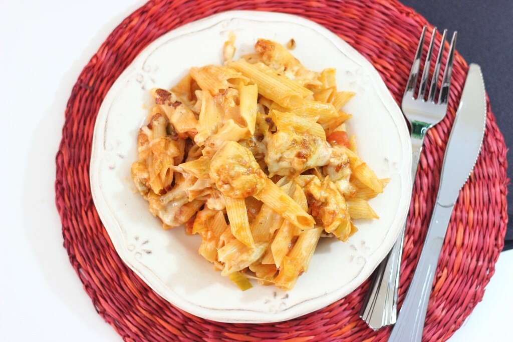 Macarrones gratinados con pollo y queso San Simón