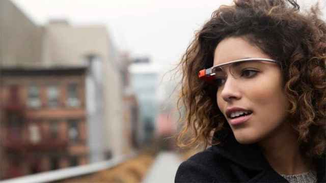 Google Glass recibe KitKat, permite enviar fotos, elimina las videollamadas y más