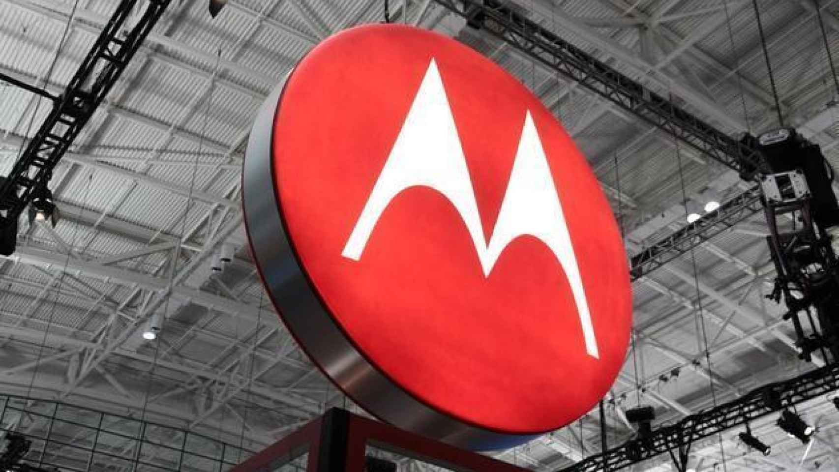 Los nuevos smartphones de Motorola innovarán en batería y resistencia según Larry Page