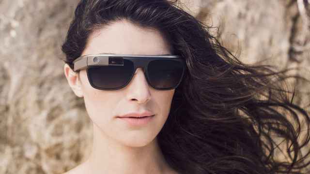 Luxottica, dueña de RayBan, Oakley y más, tras las Google Glass 2