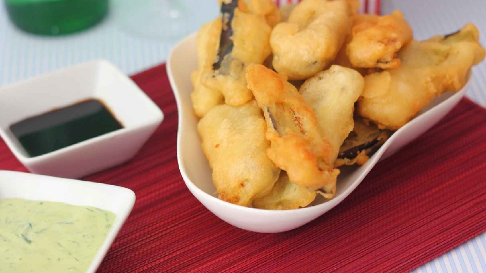 Berenjenas en tempura y truco para que absorban menos aceite al freírlas