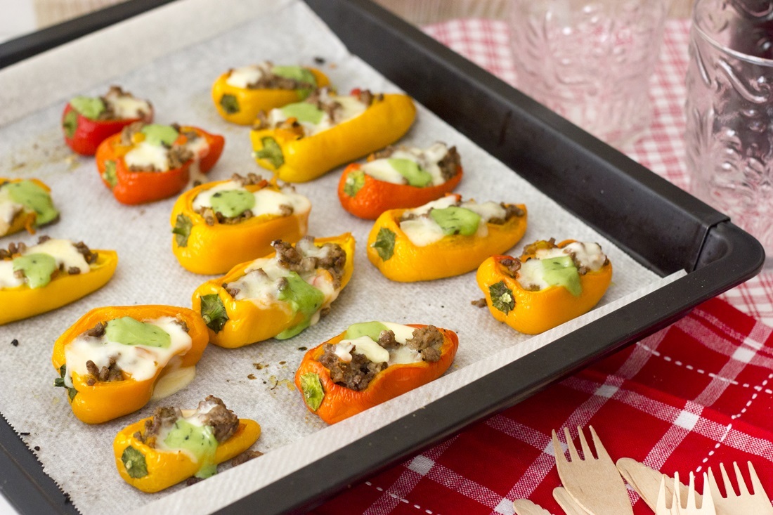 Pimientos rellenos de carne y queso