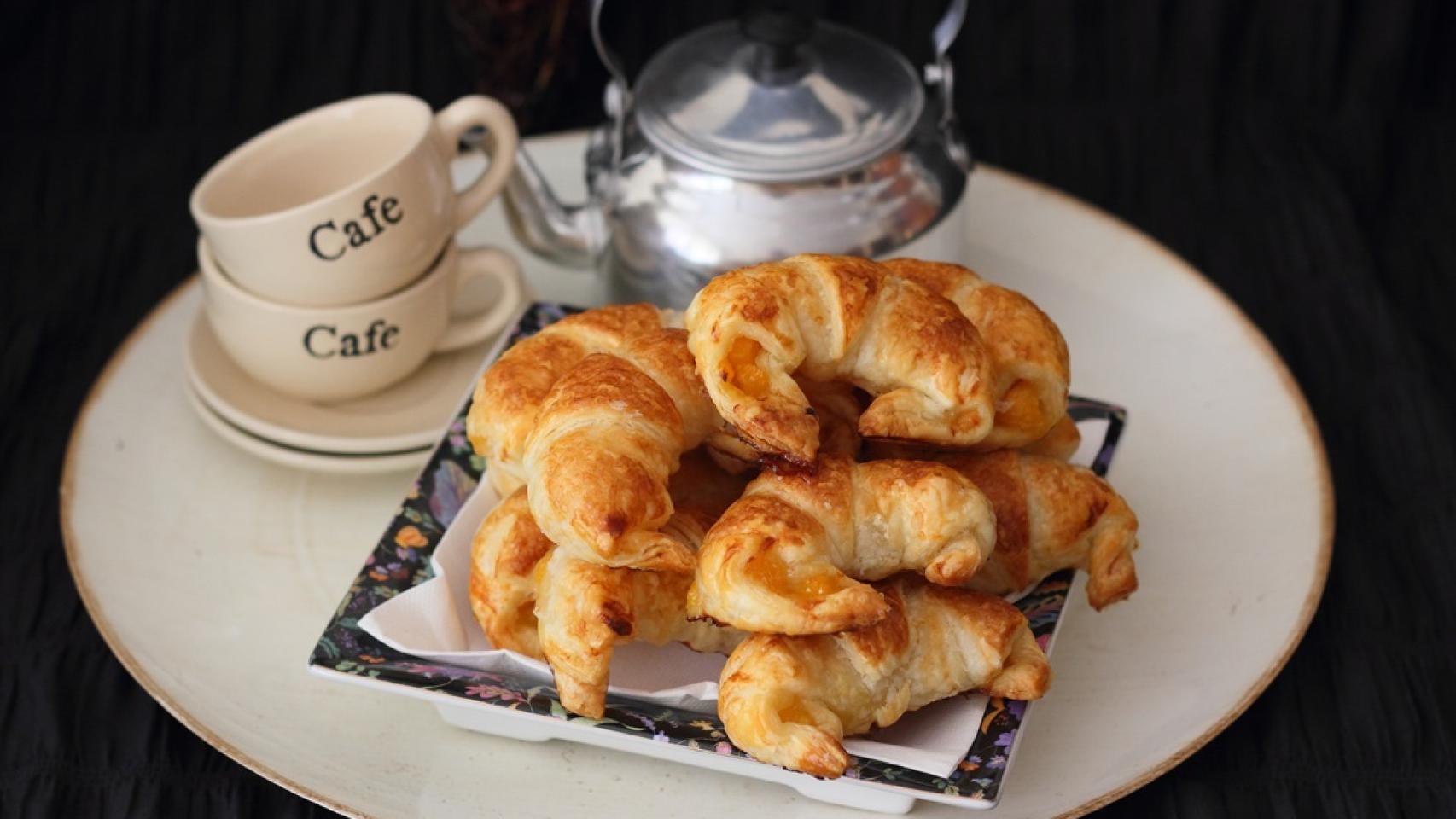 Croissants de melocotón, receta fácil paso a paso