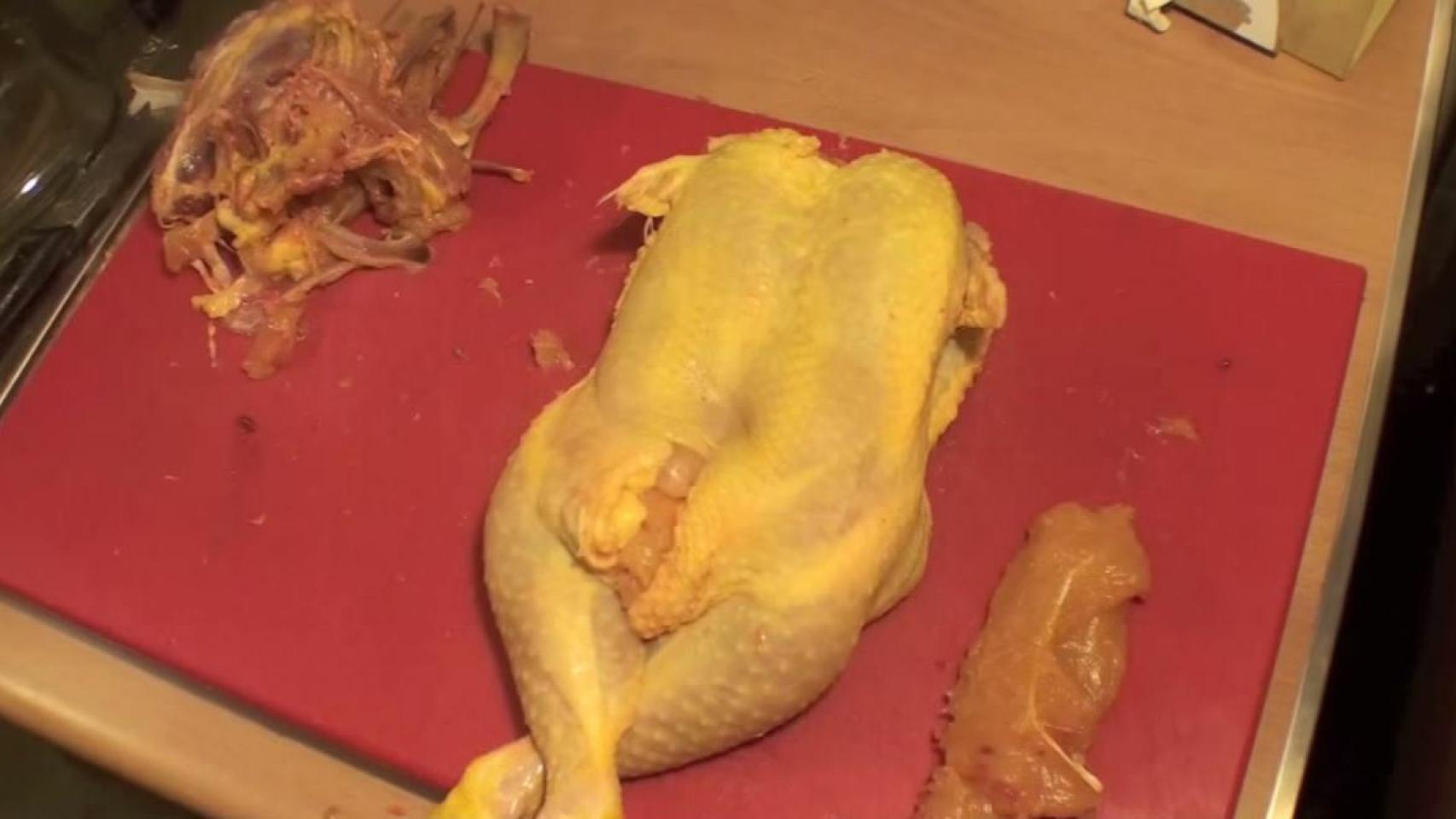 Cómo deshuesar un pollo para rellenar sin abrirlo
