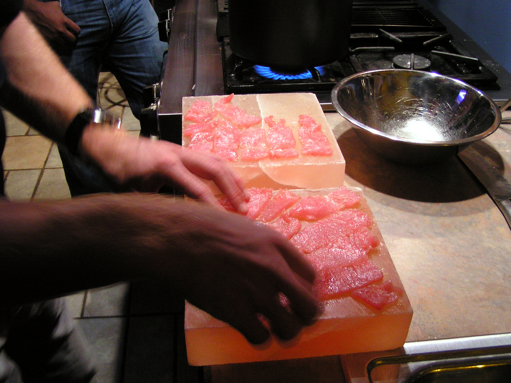 Cómo cocinar una plancha de sal Himalaya