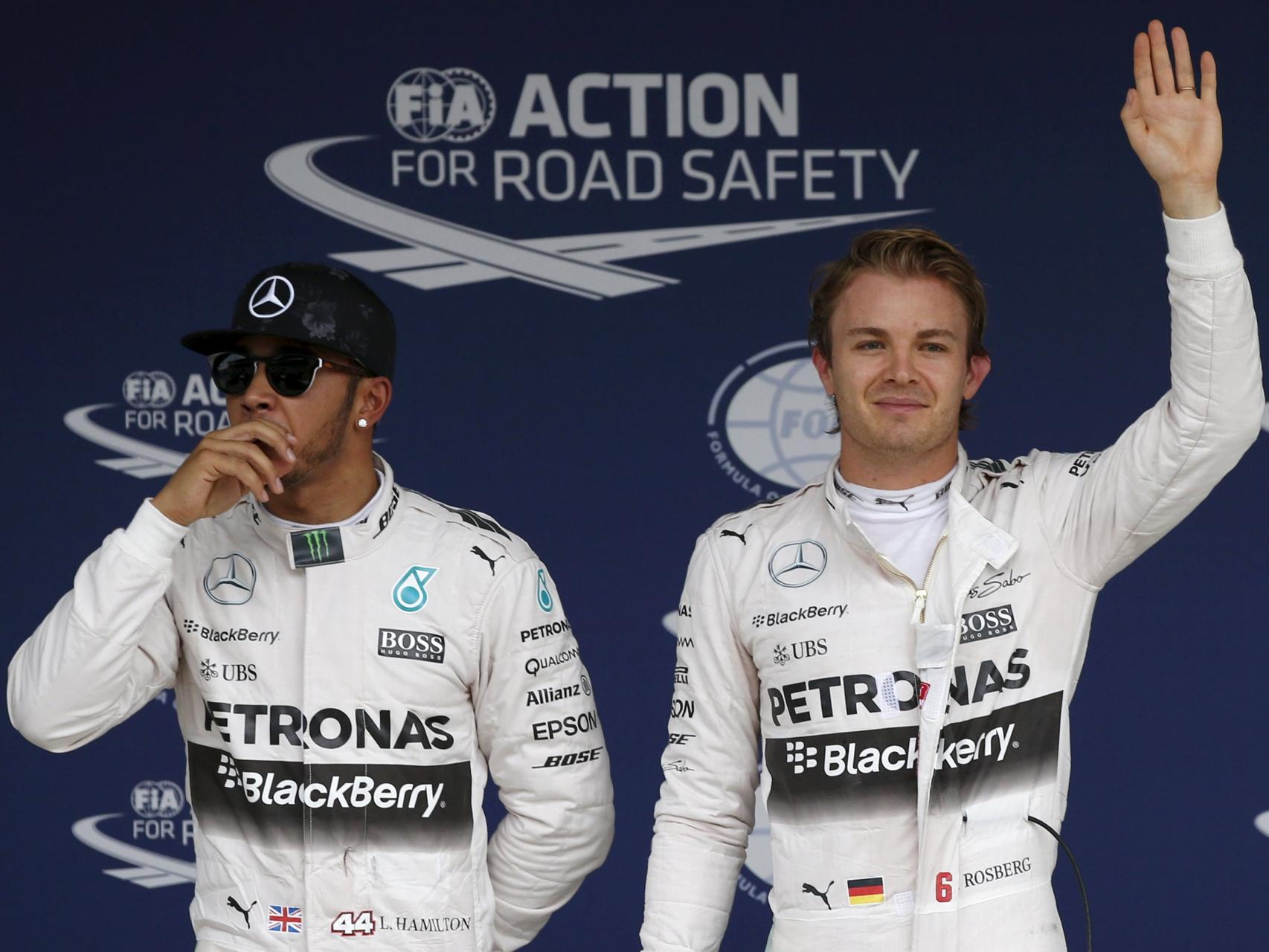 Lewis Hamilton y Nico Rosberg celebrando las dos primeras plazas conseguidas en Japón.