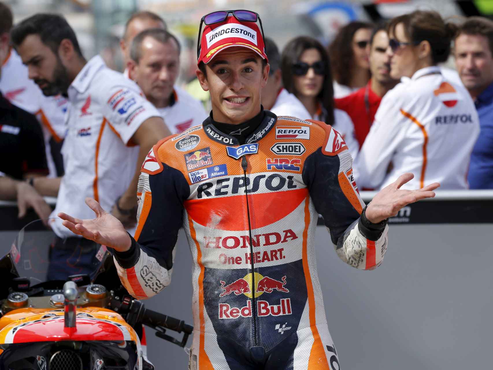 Marc Márquez sorprendido tras su vuelta récord en el Gran Premio de Aragón de Motociclismo.