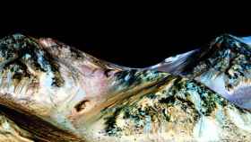 Image: Aparecen indicios de agua líquida en Marte